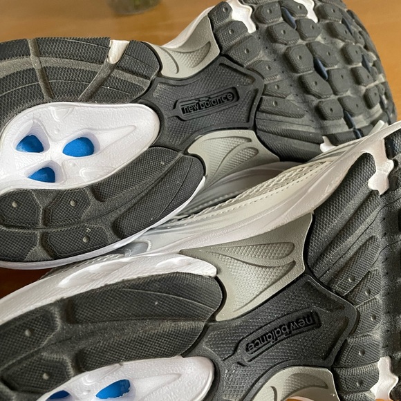 New Balance White and Navy 530 Shoes - Picture 12 of 12